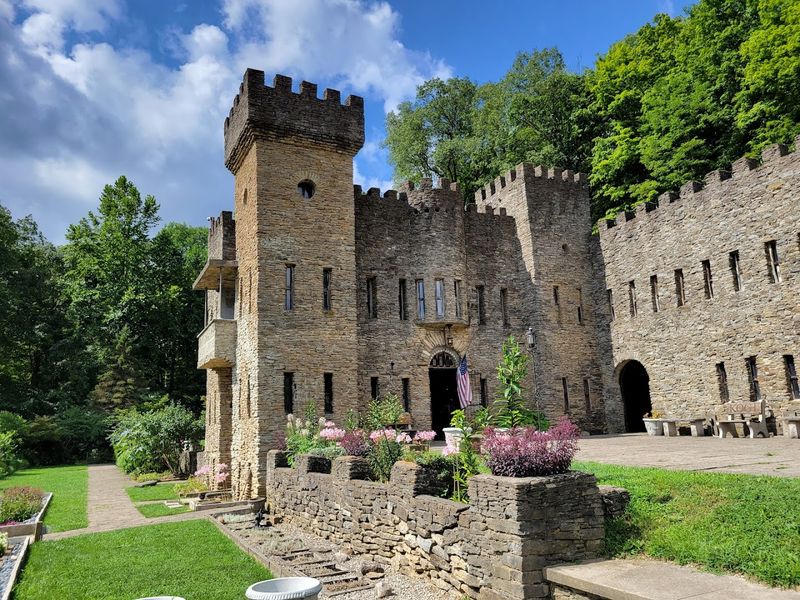 Most People Don’t Know This Magical Castle Is Hiding In Ohio Architecture Up Close: Keeps, Arrowslits, and Stairs