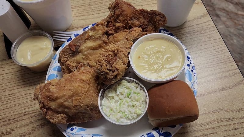Ohioans Are Lining Up Early For The Delicious Comfort Food At This Unassuming Restaurant World’s Best Fried Chicken