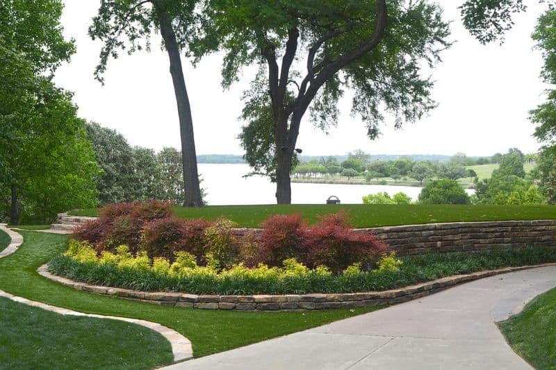 Lakeside Arrival and First Impressions