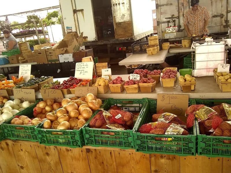 People Drive From All Over Ohio To Search For Bargains At This Massive Flea Market Outdoor Vendor Rows: The Hunt Begins