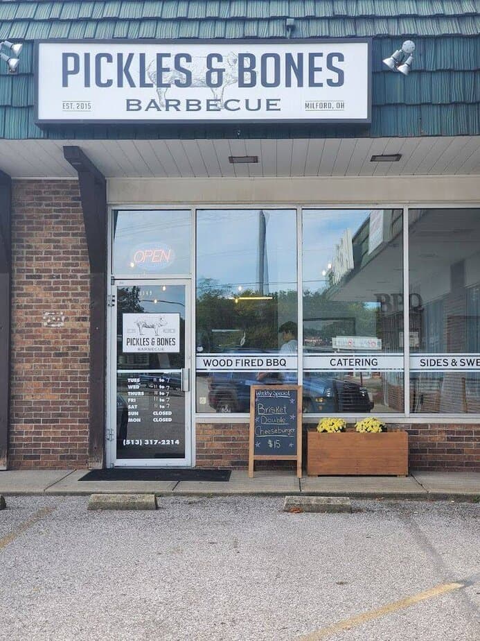 People Travel From All Over Ohio To Eat At This Iconic BBQ Joint What To Know Before You Go