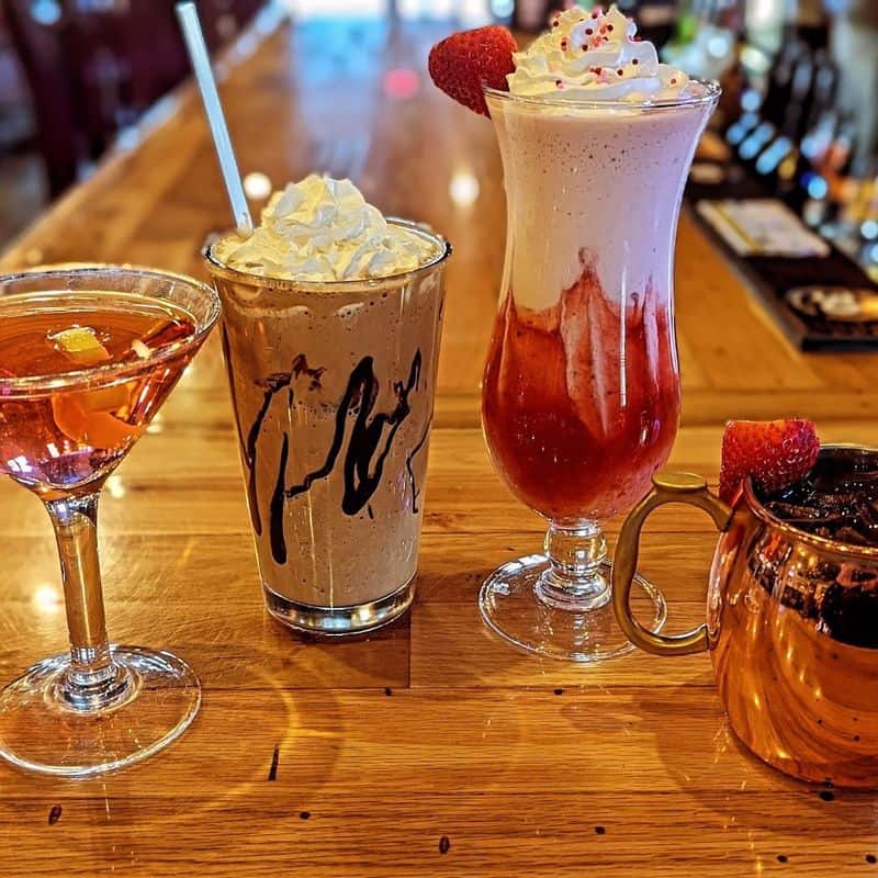 People Travel From All Over Ohio To Eat At This Iconic Barbecue Restaurant Drinks, Desserts, And Good Vibes