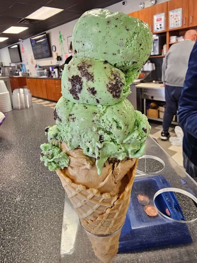 People Travel From All Over Ohio To Enjoy This Legendary Ice Cream Parlor Portions That Wow
