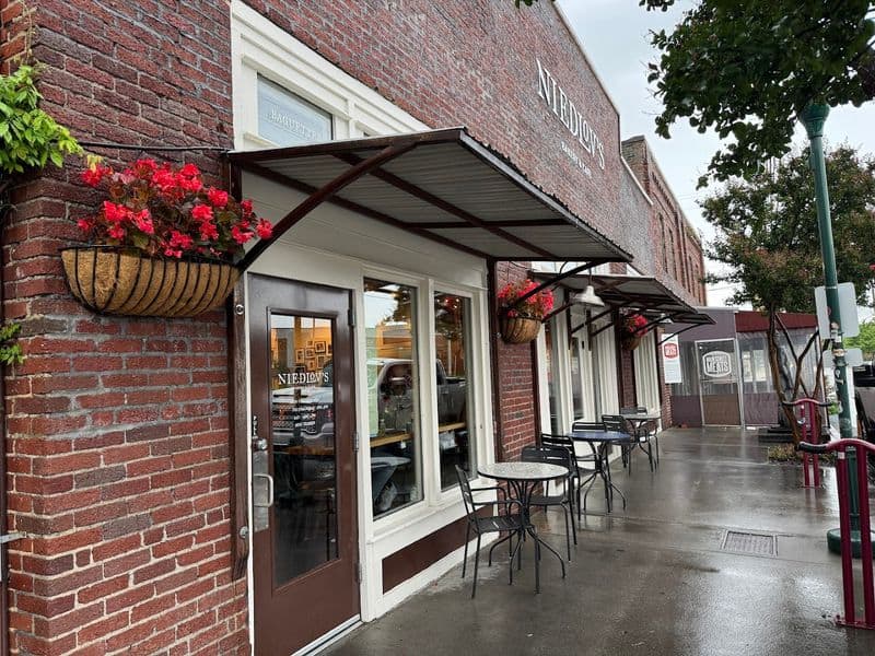 Why Niedlov's Is Worth the Stop