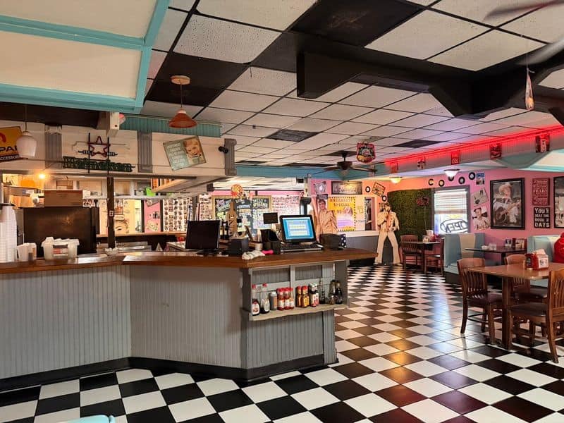 This Old-Time Florida Diner Feels Like Stepping Straight Into The 1950s 6 Friendly Service And Old-School Value