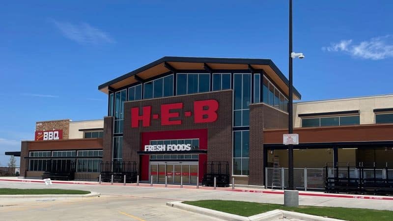Texans Complain About These Grocery Stores… But Still Shop There Every Week H-E-B