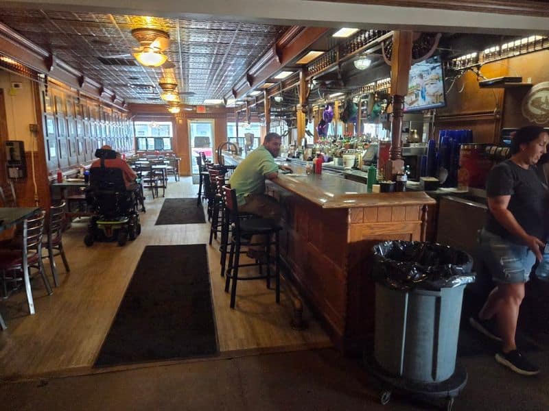 No Frills, All Flavor Atmosphere