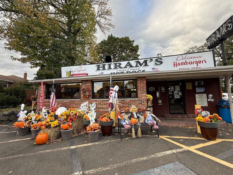 The Burgers At These 13 No-Frills Restaurants In New Jersey Are Worth The Drive From Anywhere In The State Hiram’s Roadstand - Fort Lee