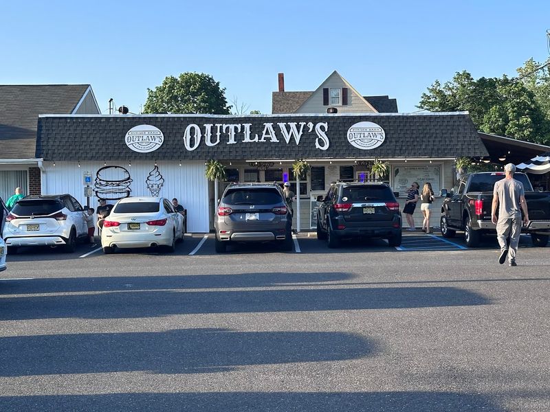 The Burgers At These 13 No-Frills Restaurants In New Jersey Are Worth The Drive From Anywhere In The State Outlaw’s Burger Barn & Creamery - Vineland