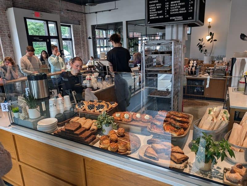 The Charming Cafe In Ohio That Secretly Serves Ohio’s Best Cinnamon Roll How To Beat The Rush