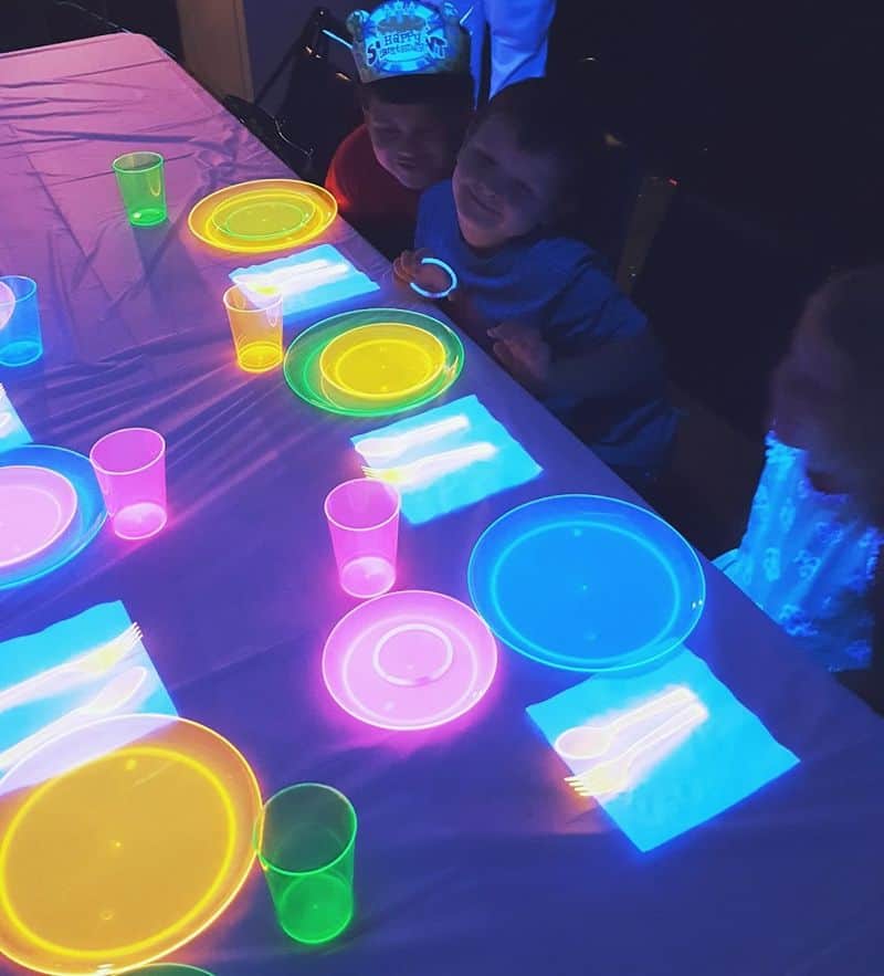 The Coolest Glow-In-The-Dark Mini Golf Course Is Located Right Here In Ohio Parties and Group Fun