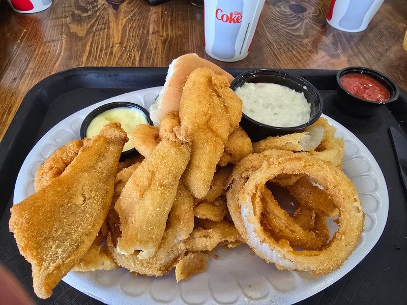 The Crispy Walleye At This Ohio Restaurant Is So Good, You’ll Dream About It For Weeks Shore Dinner Combo