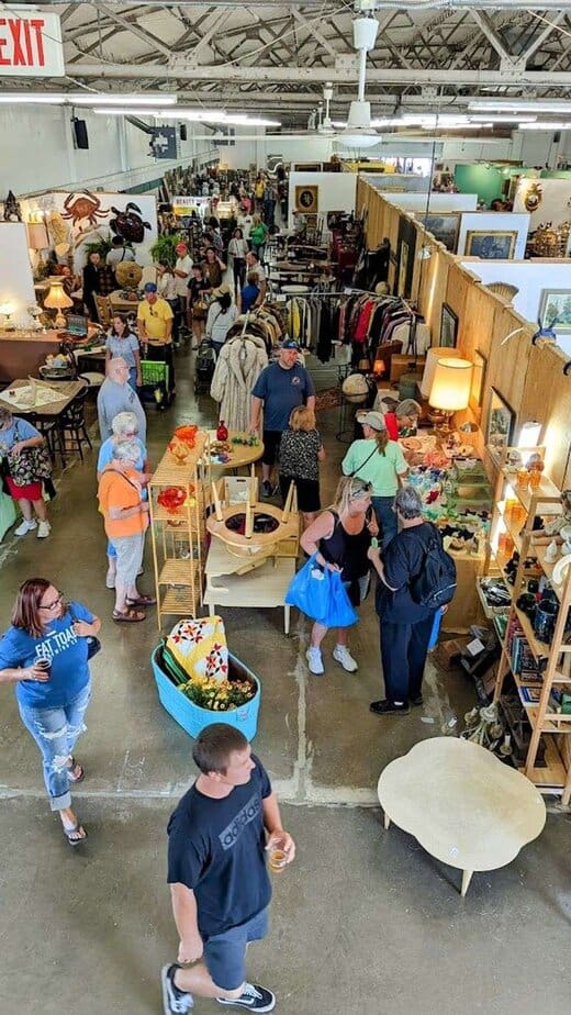 The Enormous Flea Market In Ohio That Bargain Hunters Claim Takes All Day To Explore Beat The Rush: Best Time To Arrive