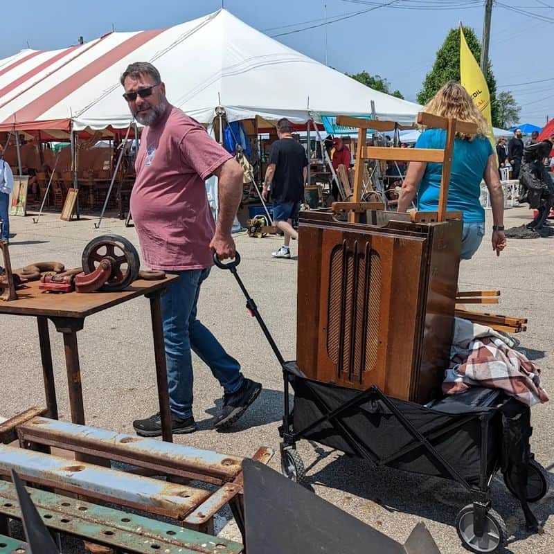 The Enormous Flea Market In Ohio That Bargain Hunters Claim Takes All Day To Explore Pack Smart: What To Bring