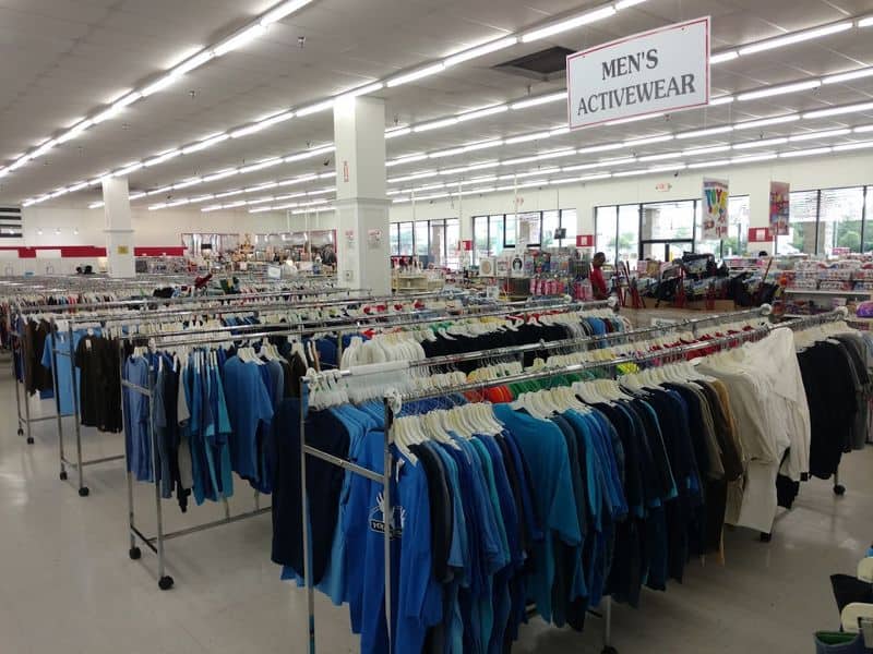 The Enormous Thrift Store In Ohio That Bargain Hunters Say Can Take All Day To Explore Men’s Racks And Fit Strategy
