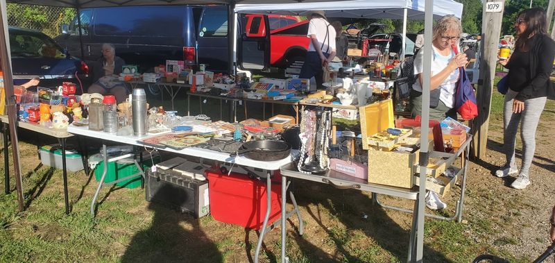 The Gigantic Swap Meet In Ohio That Almost Takes All Day To Explore Amish Baked Goods And Donuts