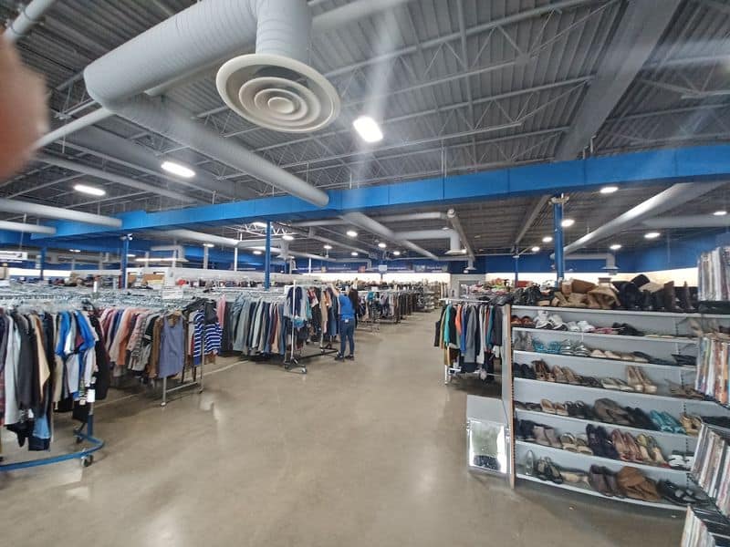 The Huge Thrift Store In Ohio That Turns $30 Into Bags Of Bargains Best Times To Score Big