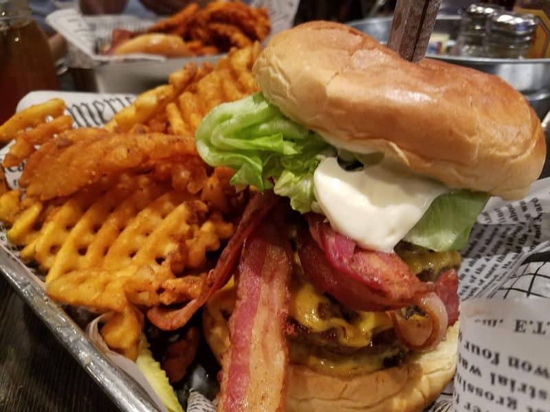 Burgers, brunch, and the kind of sides nobody forgets