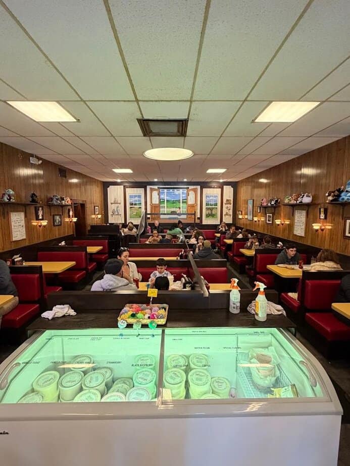 The New Jersey Ice Cream Shop Locals Hope Tourists Never Find The Old School Ice Cream Parlor Charm That Keeps People Coming Back