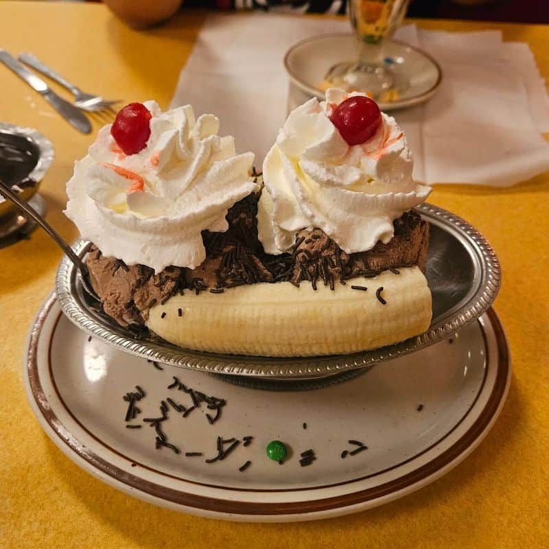 The New Jersey Ice Cream Shop Locals Hope Tourists Never Find The Homemade Ice Cream That Sets This Bloomfield Favorite Apart