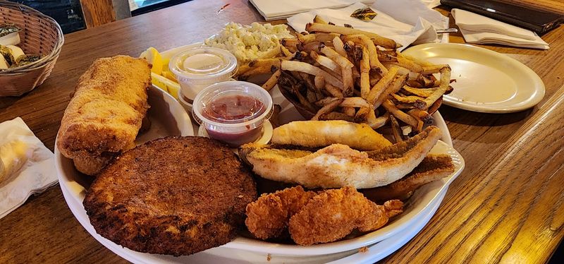 The Seafood At This Ohio Restaurant Is So Delicious, It’s Worth A Road Trip Fisherman’s Platter Feast