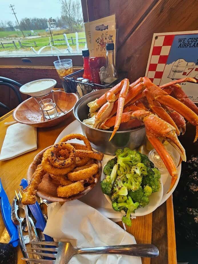 The Seafood At This Ohio Restaurant Is So Delicious, It’s Worth A Road Trip Legendary Crab Legs Experience