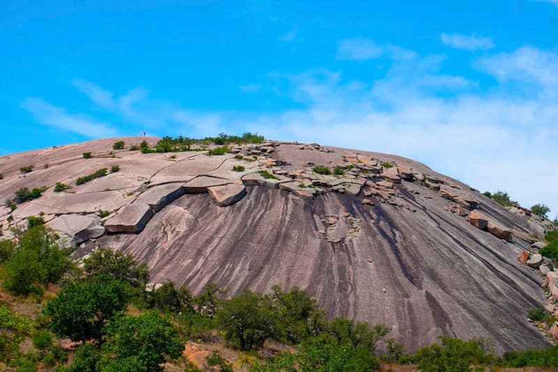 These 10 Texas Spots Look Unreal — And They’re Completely Free to Visit Enchanted Rock