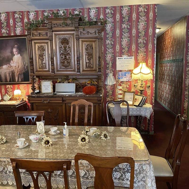 Piccadilly Parlour Victorian Tearoom, Canfield