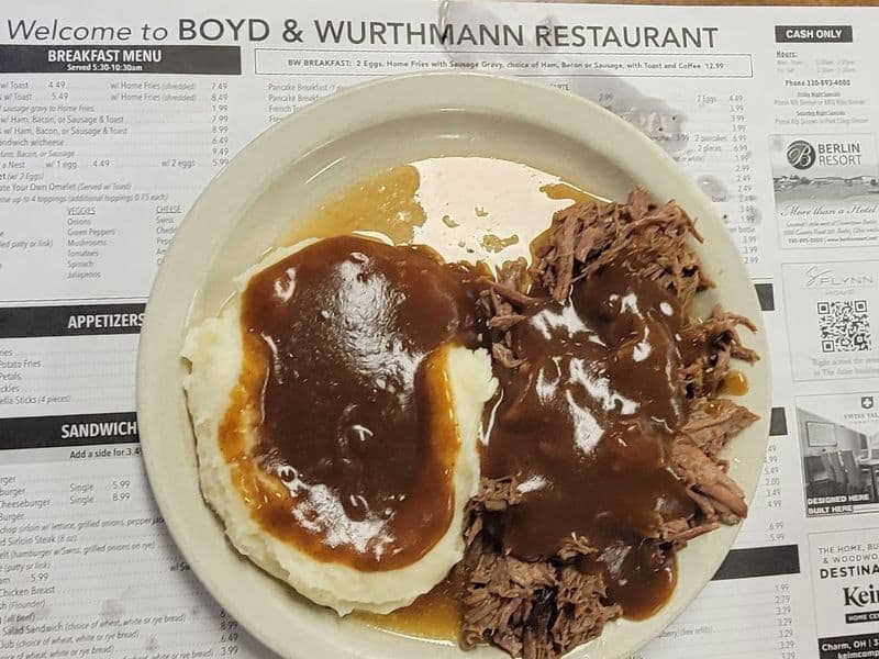 This Amish-Themed Restaurant In Ohio Will Serve You The Best Breakfast Of Your Life Sausage Gravy Over Biscuits Or Hash Browns
