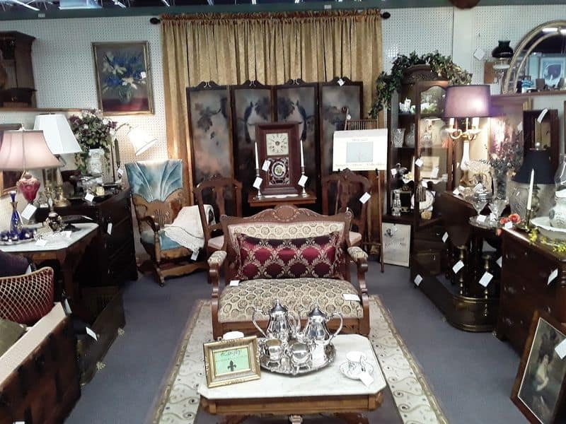 This Antique Store In Ohio Has Bargains So Great, You’ll Need A Bigger Trunk Mid Century Furniture Finds