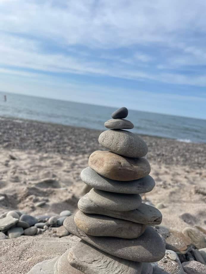 This Beautiful Lake Beach In Ohio Will Make You Feel Like You’re At The Ocean Beachcombing For Rocks And Glass