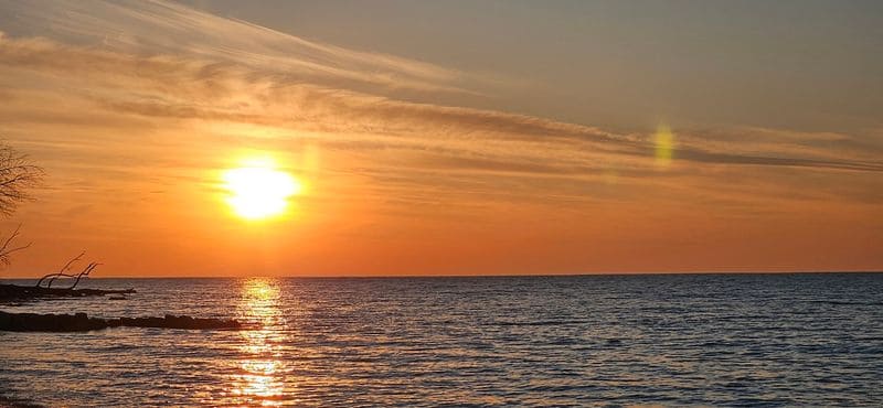 This Beautiful Lake Beach In Ohio Will Make You Feel Like You’re At The Ocean Sunset Magic On The Shore