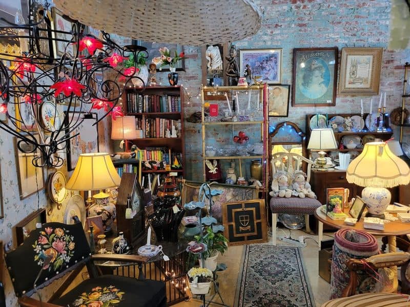 Why This Burlington Antique Emporium Feels Like a Treasure Hunt