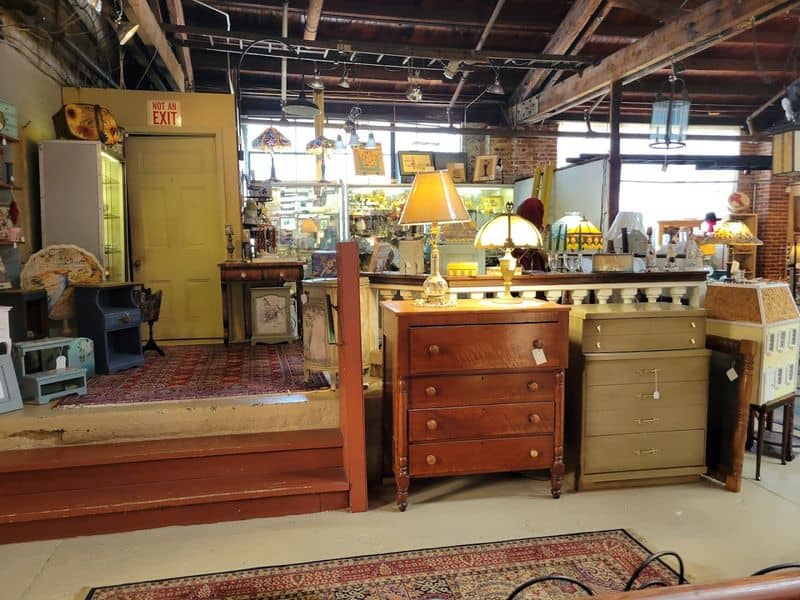 From Vintage Jewelry to Furniture There&rsquo;s a Find for Every Shopper