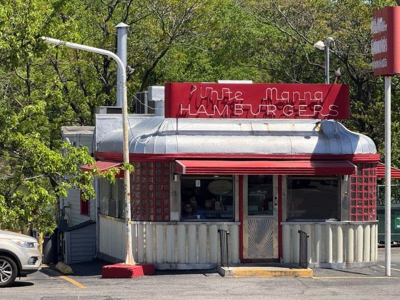 This Tiny Hackensack Diner Has Been Winning Over Burger Lovers Since 1946