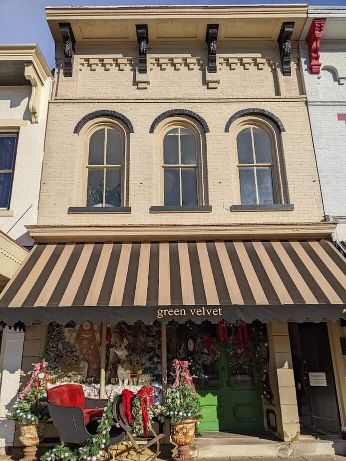 This Dreamy Ohio Town Will Make You Feel Like You’re In A Hallmark Movie Cafes, Cocoa, and Cozy Bites