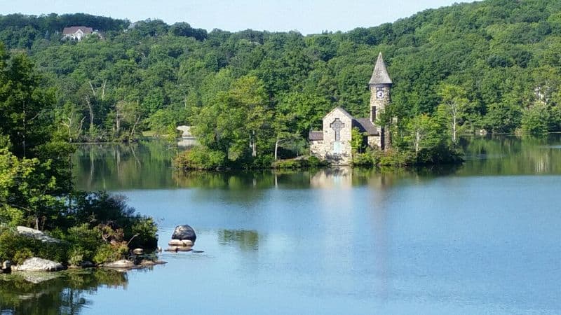 What Makes the Island Setting So Unforgettable in Every Season