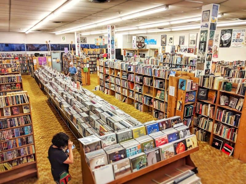 This Massive 3-Story Texas Bookstore Is Every Book Lover’s Fantasy The Discount Digs and Hidden Deals