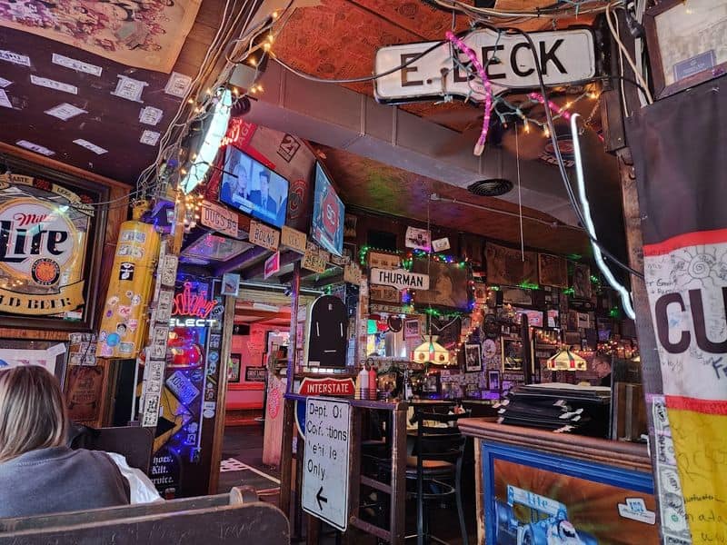 This No-Frills Restaurant In Ohio Serves Massive Cheeseburgers Known Throughout The State No-Frills, All Flavor Vibe