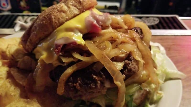This No-Frills Restaurant In Ohio Serves Massive Cheeseburgers Known Throughout The State What Locals Say