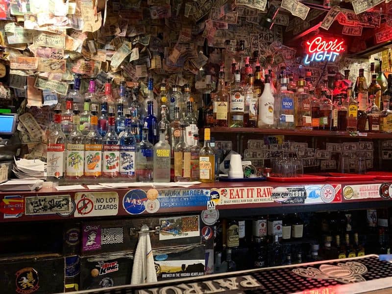 This No-Frills Restaurant In Ohio Serves Massive Cheeseburgers Known Throughout The State Service, Seating, And Pace