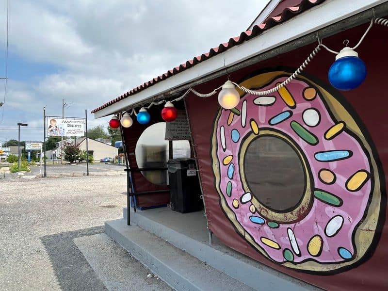 This Old-School New Jersey Bakery Has the Best Donuts In the Whole State The humble Toms River donut stand that doesn’t need hype to stay busy