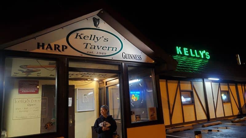Why Locals Keep Making the Trip to Kelly&rsquo;s Tavern