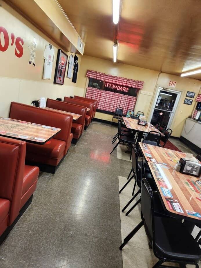 This Pizza Parlor In Ohio Is What Locals Say Is The Best In Town Old-School Atmosphere And Vibe