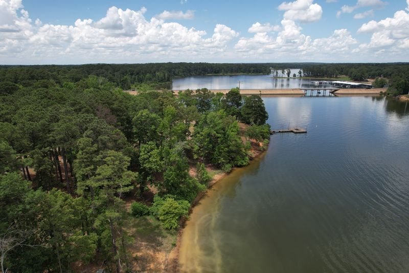 This Quiet Texas Lake Just Became the Center of a Heated Debate Public Access, Marinas, and Food