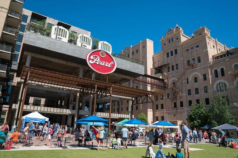 Live Music And Atmosphere