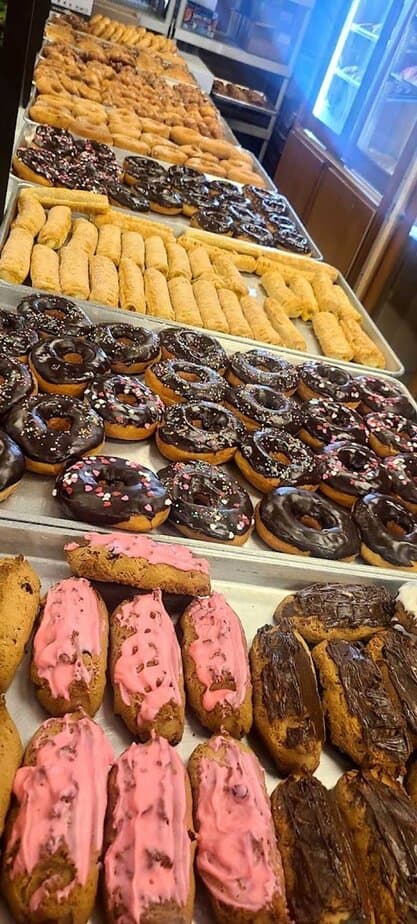 This Texas Bakery’s Pan Dulce Has Locals Lining Up Every Morning Warm Donuts and Apple Fritter