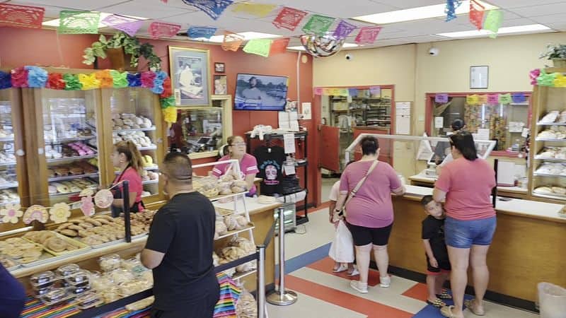 This Texas Bakery’s Pan Dulce Has Locals Lining Up Every Morning Early Hours, Friendly Service, Great Prices