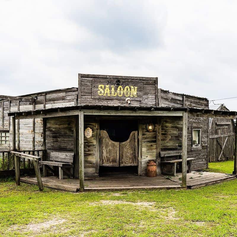 This Texas Ghost Town Delivers Real Chills—All for a Truly Heartwarming Cause Family Photos and Playtime