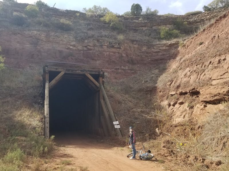 This Texas Hike Leads Through a Tunnel So Dark You Can’t See a Thing Timing Your Visit For Bats